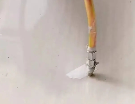 宜宾瓷砖空鼓维修公司专业解答在瓷砖铺贴过程中，如果使用的砂料过粗（如全部使用了粗砂），可能会导致以下问题